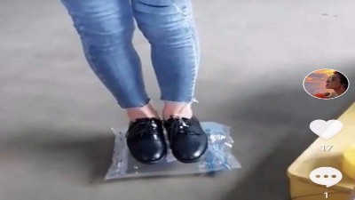 弄丟芒果被投訴，快遞員又哭又跪！