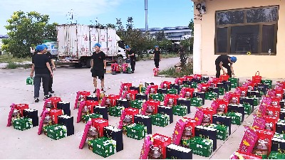 中秋佳節，德遠塑業給員工福利